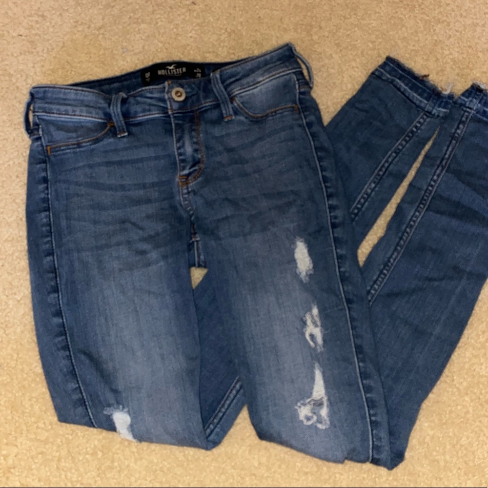 hollister low rise jeggings:)